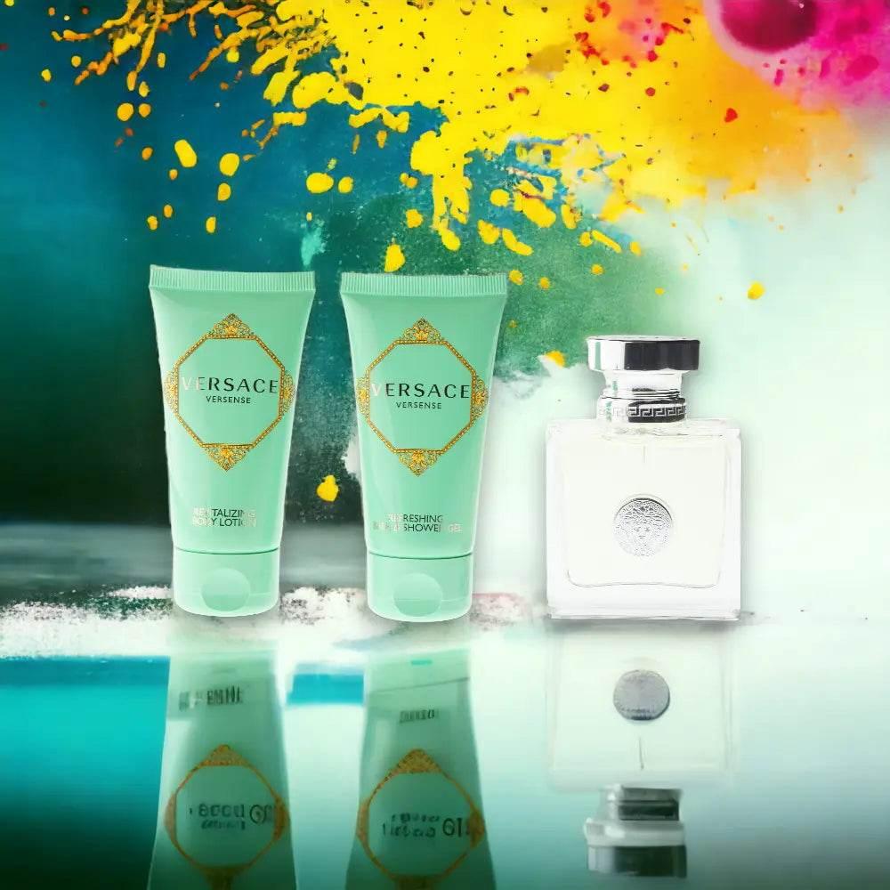 Versense Duftset mit Eau de Toilette, Körperlotion und Duschgel vor buntem Hintergrund