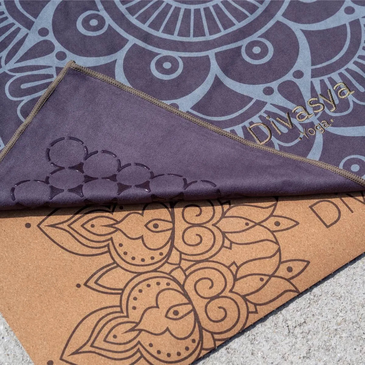 Yoga Handtuch rutschfest aus recycelter Mikrofaser & Silikon-Struktur auf der Unterseite