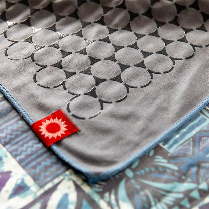 Yoga Handtuch rutschfest aus recycelter Mikrofaser & Silikon-Struktur auf der Unterseite