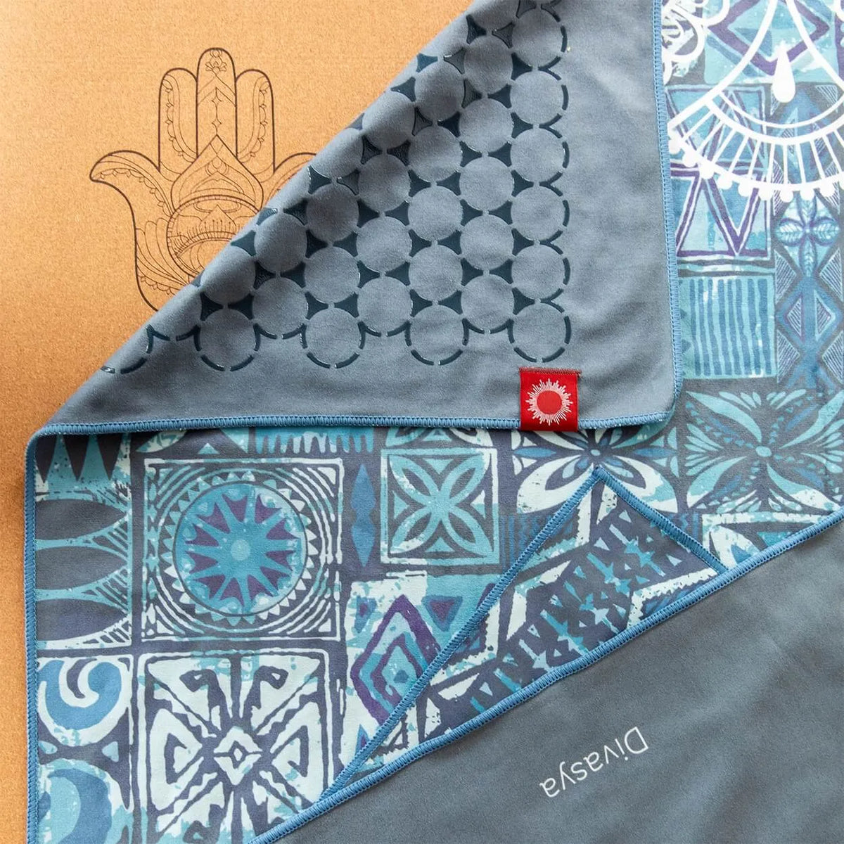 Yoga Handtuch rutschfest aus recycelter Mikrofaser & Silikon-Struktur auf der Unterseite