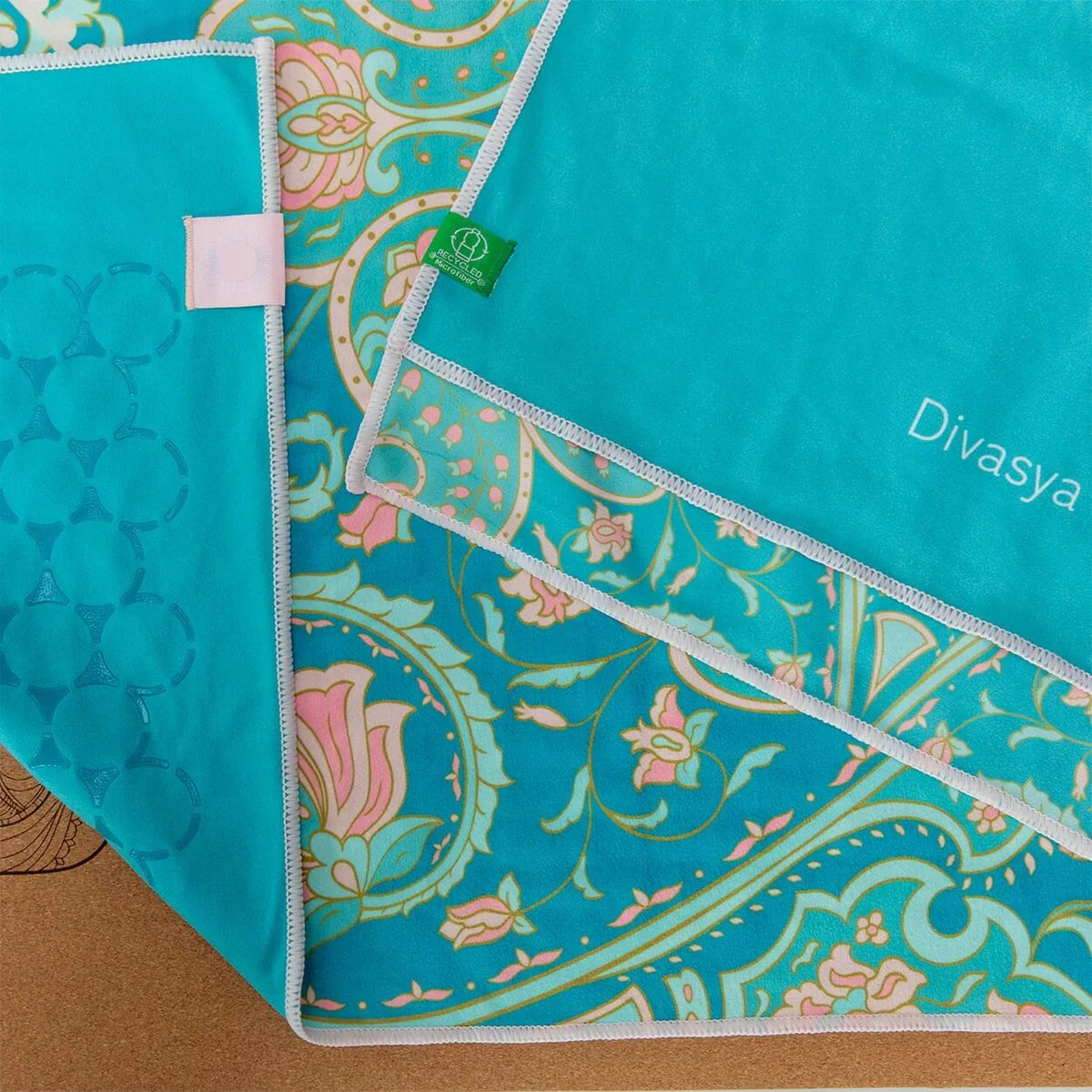 Yoga Handtuch rutschfest aus recycelter Mikrofaser & Silikon-Struktur auf der Unterseite