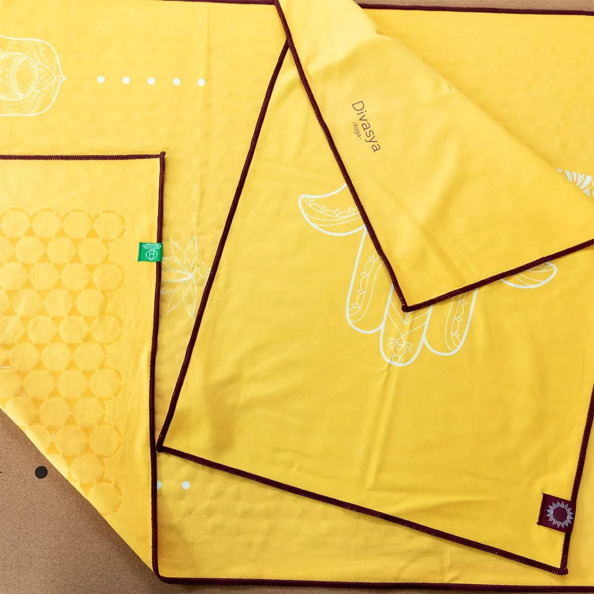 Yoga Handtuch rutschfest aus recycelter Mikrofaser & Silikon-Struktur auf der Unterseite