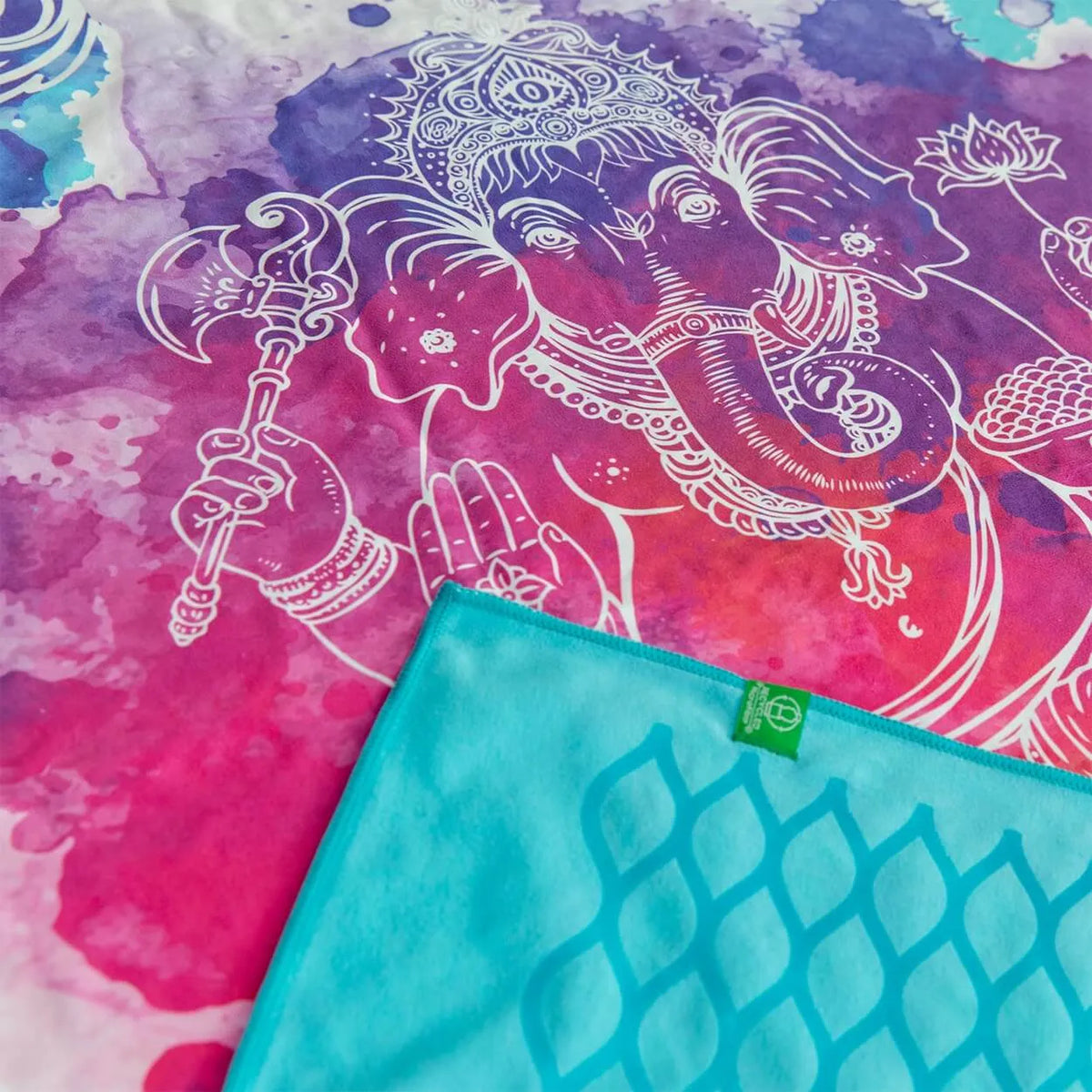 Yoga Handtuch rutschfest aus recycelter Mikrofaser & Silikon-Struktur auf der Unterseite