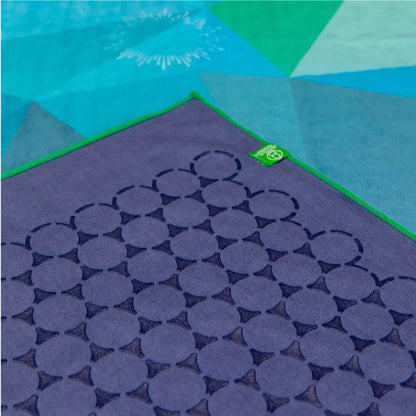 Yoga Handtuch rutschfest aus recycelter Mikrofaser & Silikon-Struktur auf der Unterseite