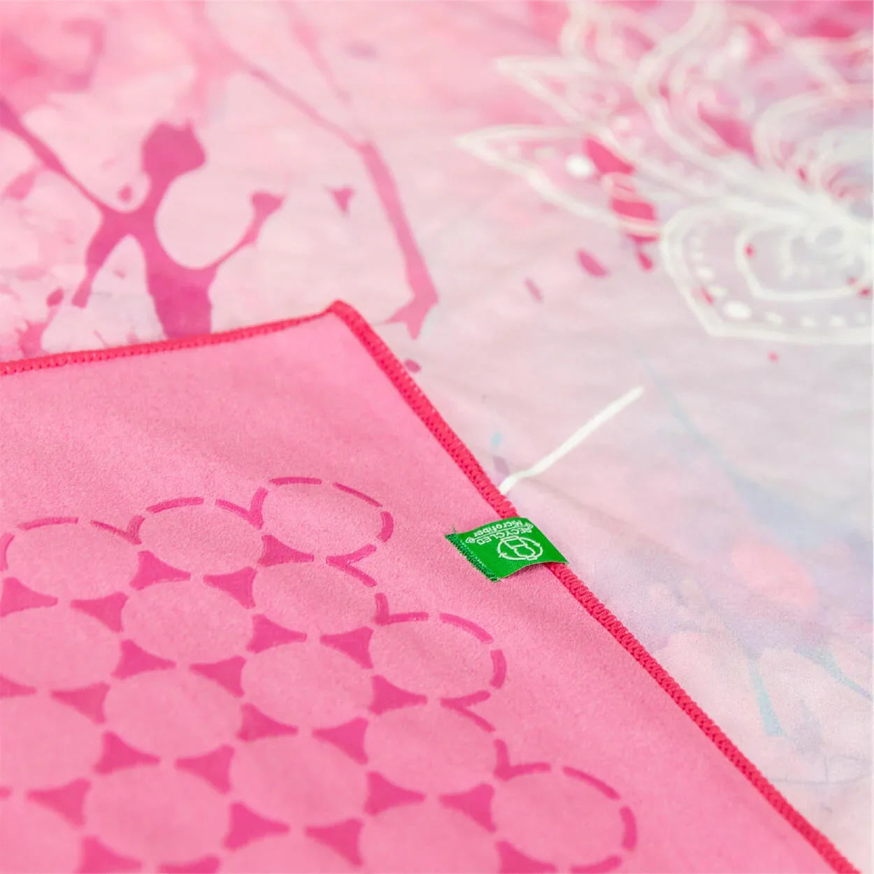 Yoga Handtuch rutschfest aus recycelter Mikrofaser & Silikon-Struktur auf der Unterseite