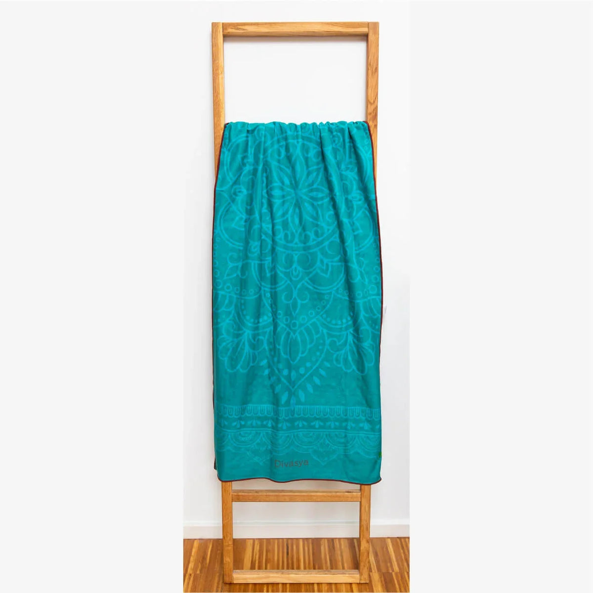 Yoga Handtuch rutschfest aus recycelter Mikrofaser & Silikon-Struktur auf der Unterseite