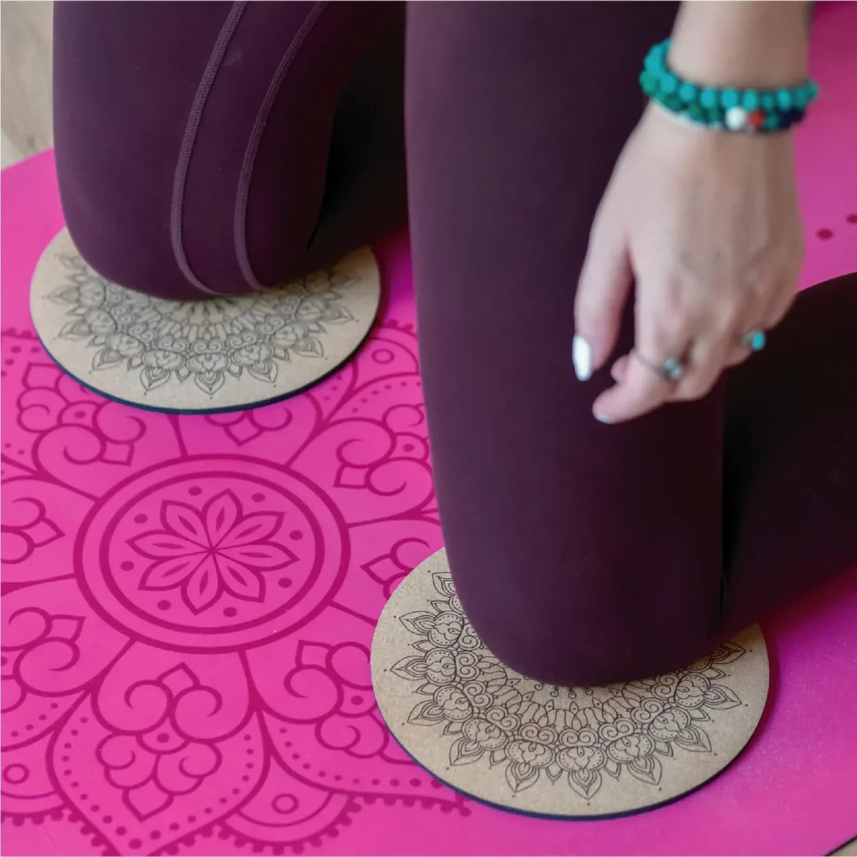 Yoga Set KOMFORT: Kork Yogamatte mit Yoga Knie Pads