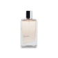 Eau de Toilette Parfumflakon mit hellrosa Inhalt und silbernem Deckel auf weißem Hintergrund