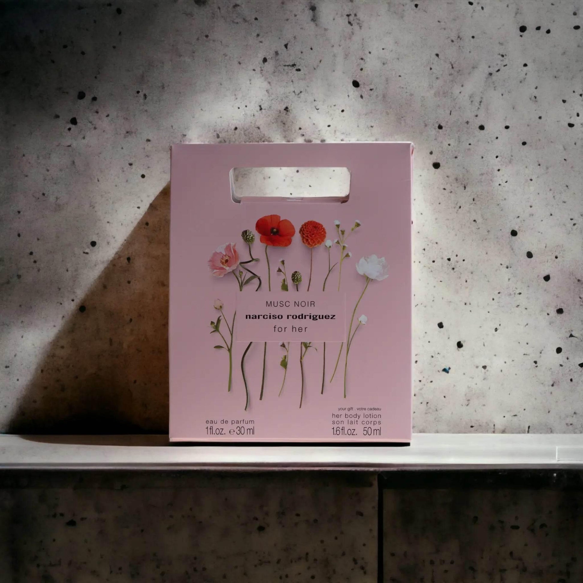 Rosa Musc Noir Duftset mit Blütenmotiv, Eau de Parfum und Body Lotion für Damen