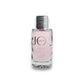 Joy by Dior Eau de Parfum Flakon mit rosafarbenem Duft auf weißem Hintergrund