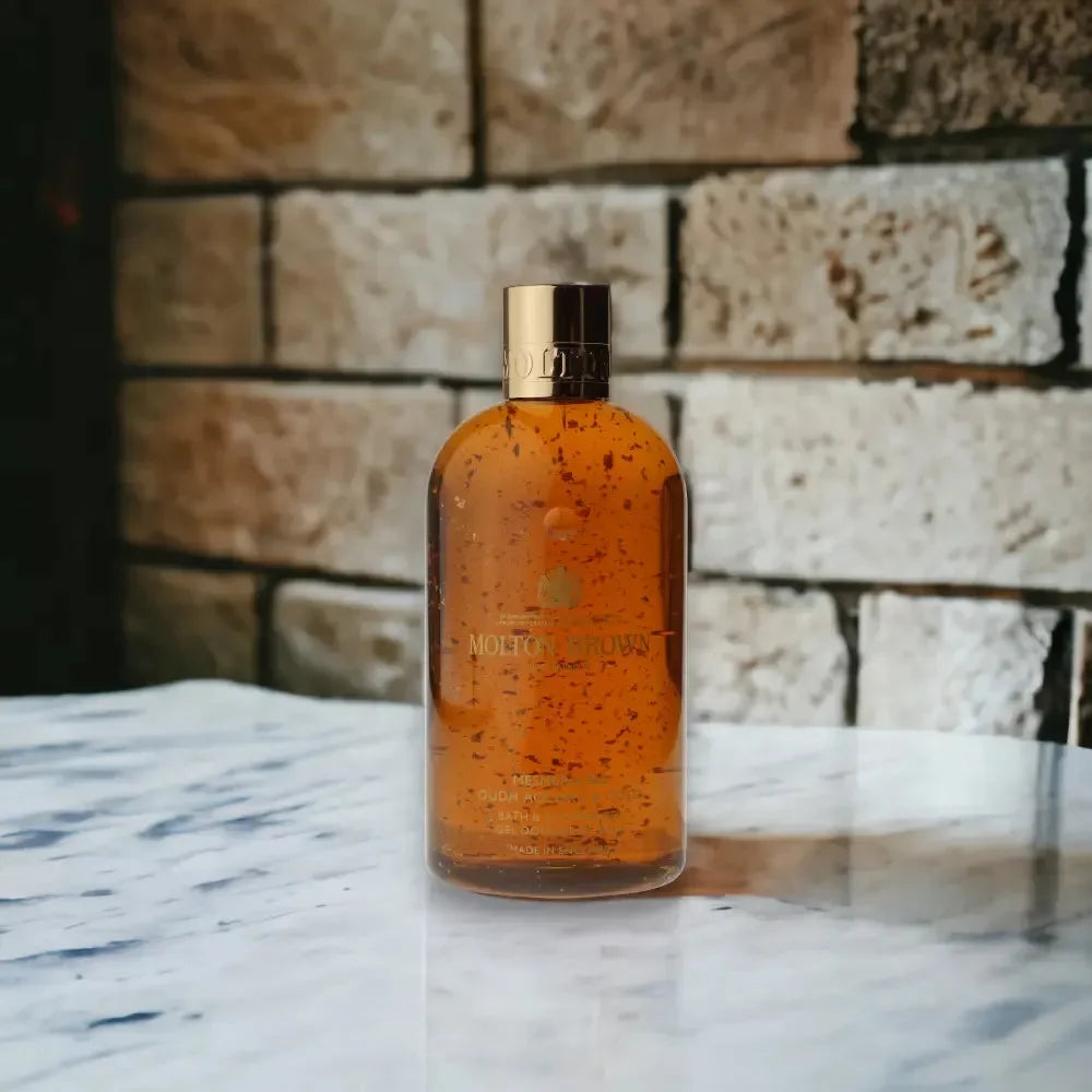 Mesmerising Oudh Accord &amp; Gold Shower Gel Molton Brown
