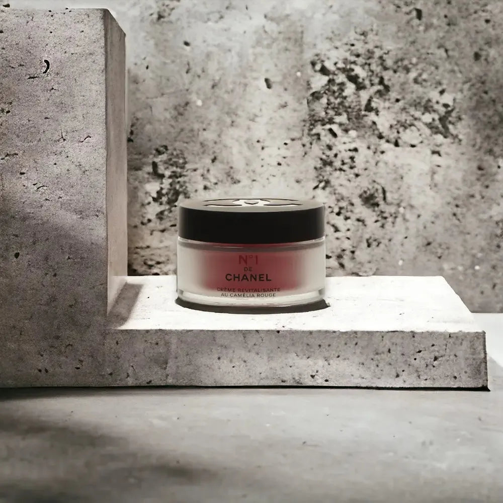 CHANEL N°1 de Chanel Red Camellia Revitalizing Cream - BLACK ELIXIR - Maison de Parfum