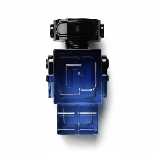 Blauer Parfümflakon in Form eines Roboters mit markantem Logo auf weißem Hintergrund