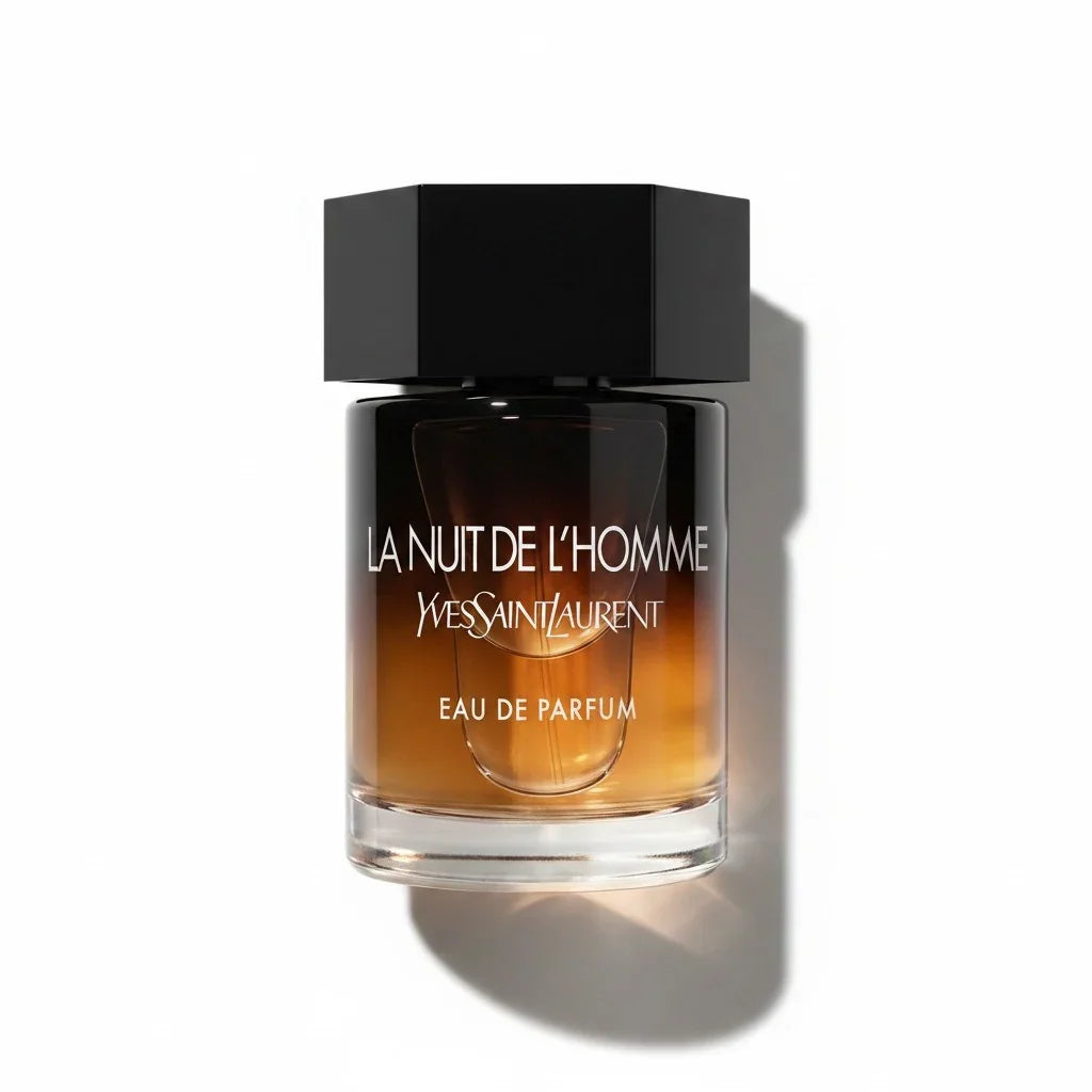 Yves Saint Laurent La Nuit de L'Homme Eau de Parfum Flakon auf weißem Hintergrund