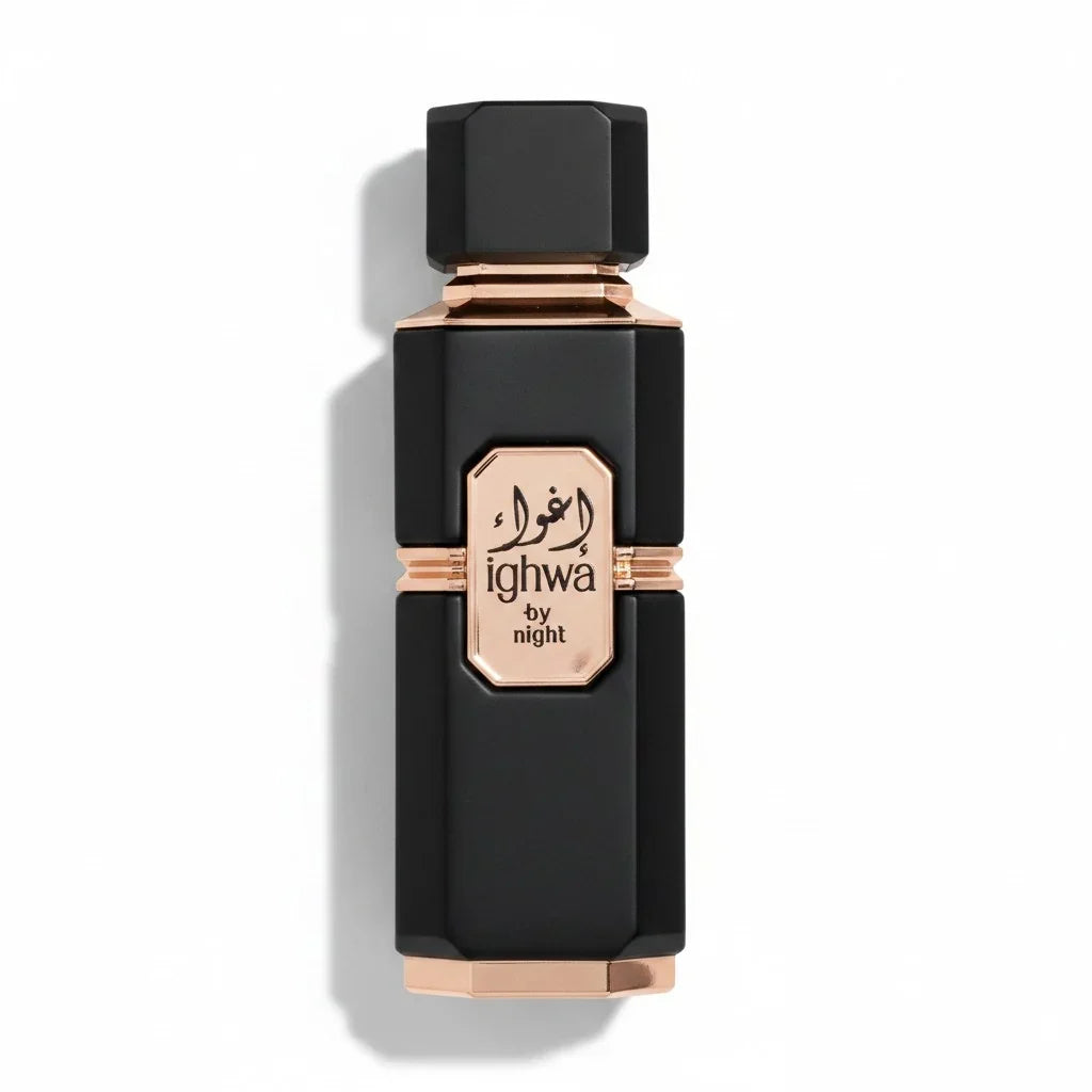 Schwarzer Flakon des Parfums ighwa by night mit roségoldenen Akzenten vor weißem Hintergrund