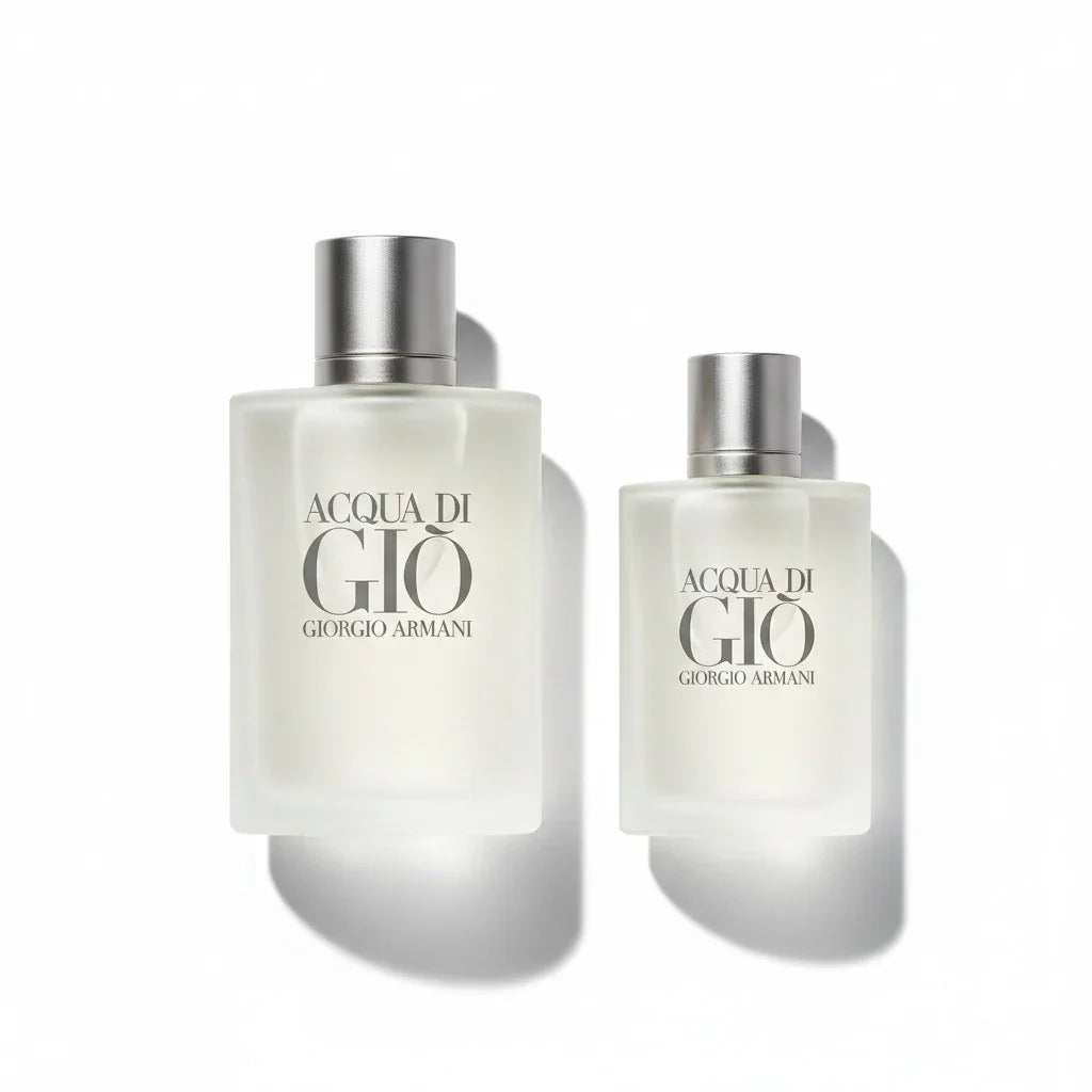 Zwei Flakons des Acqua di Giò Parfums von Giorgio Armani in verschiedenen Größen.