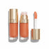 Zwei Flaschen lachsfarbenes Lipgloss mit goldenen Kappen und einem Applikator vor weißem Hintergrund.
