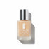Clinique Superbalanced Makeup Flüssigfoundation in einem Glasflakon mit silbernem Verschluss