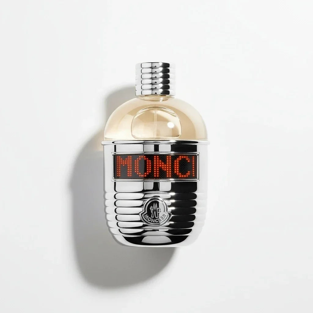 Moncler Parfumflakon mit digitaler LED-Anzeige und silbernem Design auf weißem Hintergrund