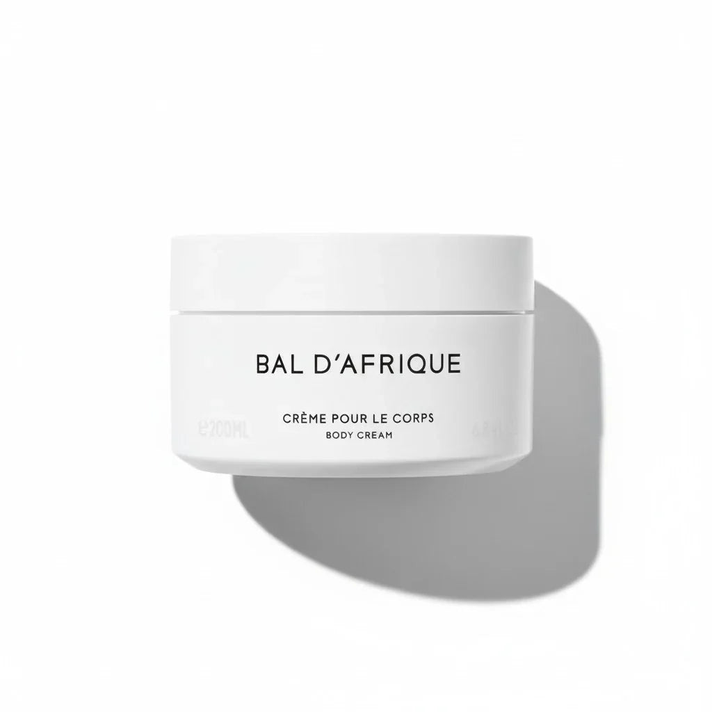 Weiße Dose Bal d'Afrique Crème pour le Corps Körpercreme vor weißem Hintergrund