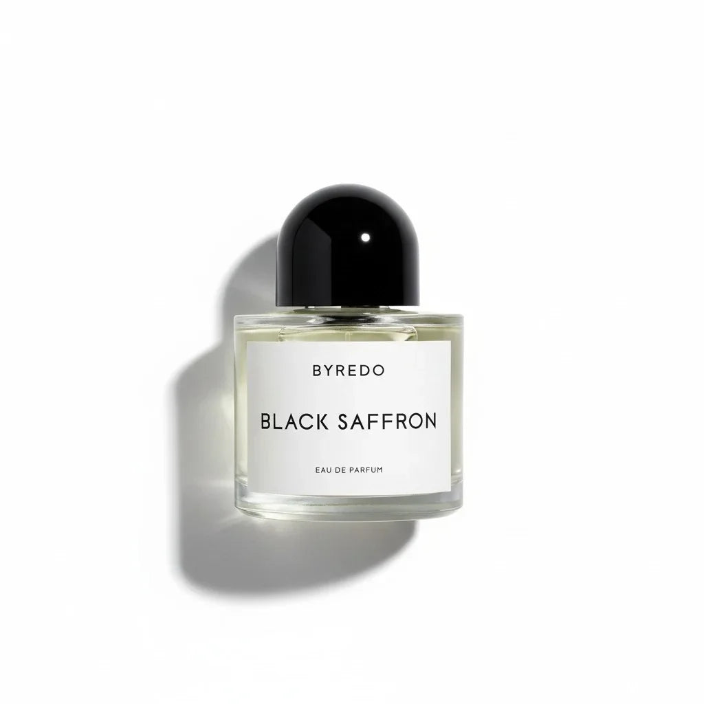 Byredo Black Saffron Eau de Parfum Flakon vor weißem Hintergrund