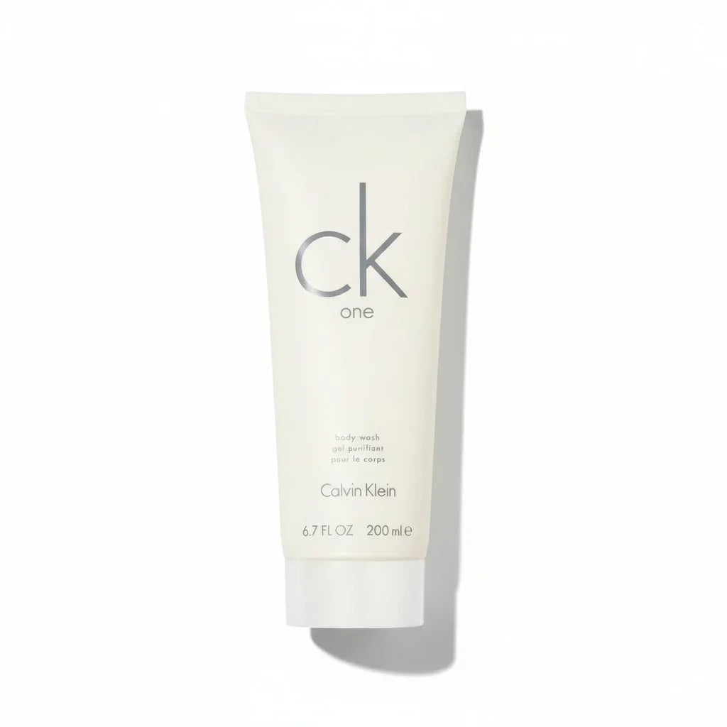 Weiße Tube Calvin Klein ck one Duschgel, 200 ml, vor weißem Hintergrund