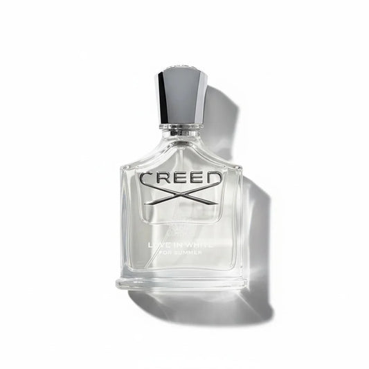 Creed Love in White for Summer Parfumflakon auf weißem Hintergrund
