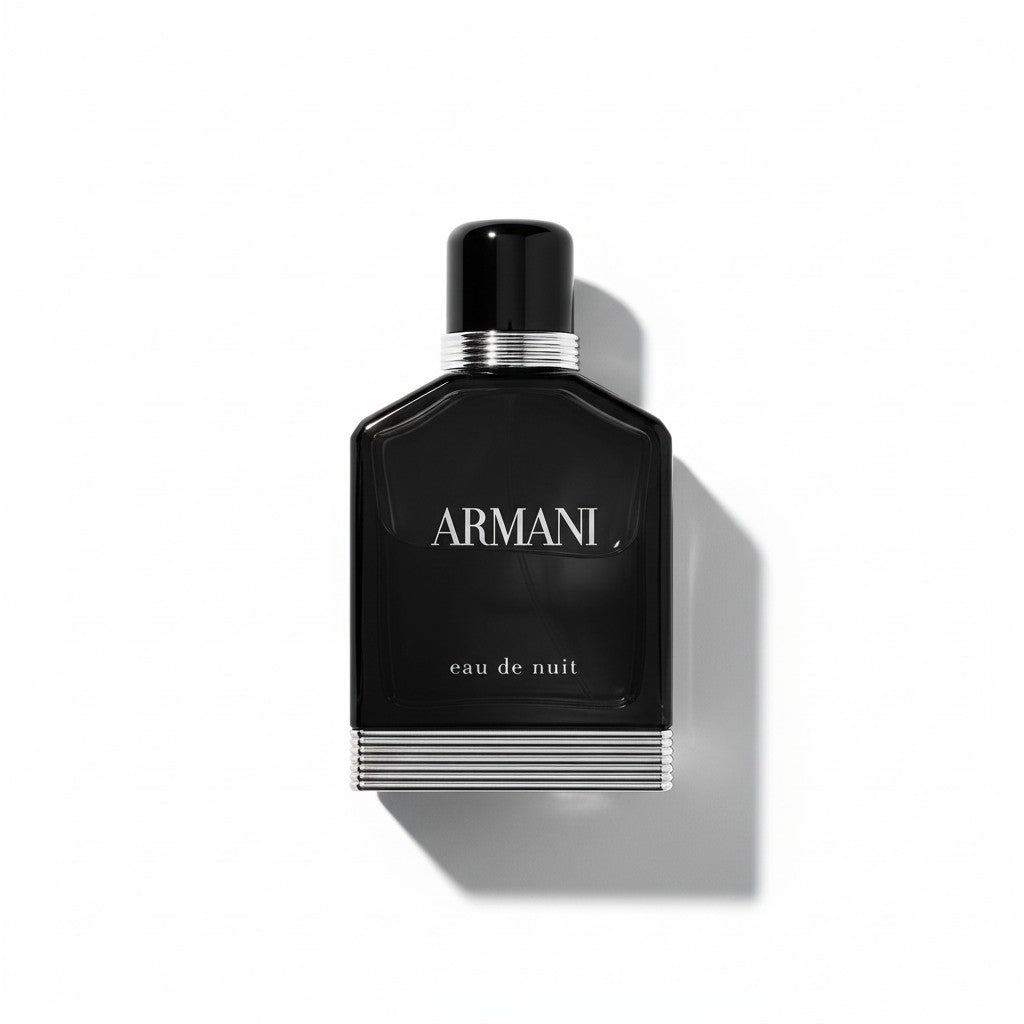 Armani Eau de Nuit Parfumflakon in Schwarz auf weißem Hintergrund