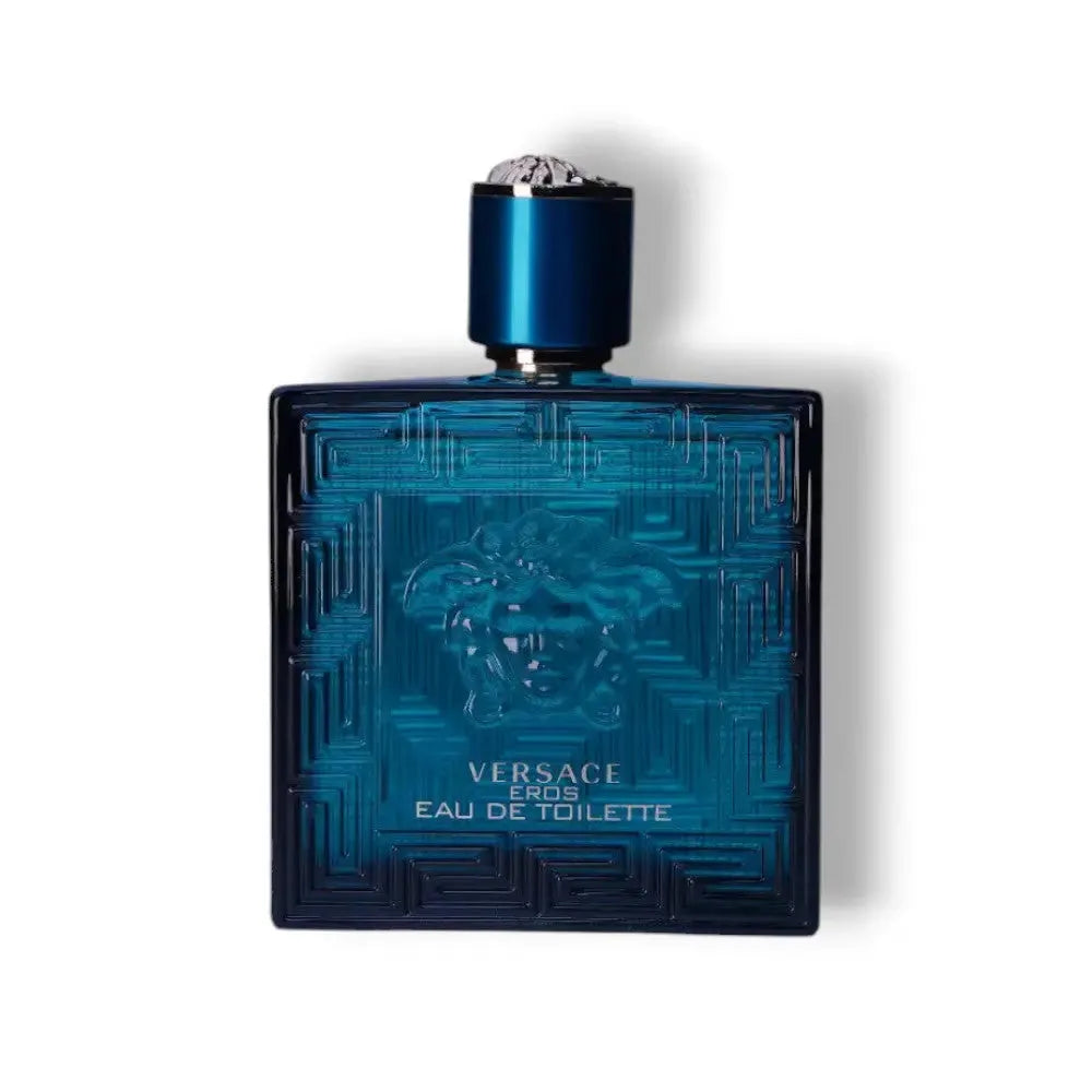 Versace Eros Eau de Toilette Flakon, blaues Luxus-Parfum mit Medusa-Relief auf weißem Hintergrund